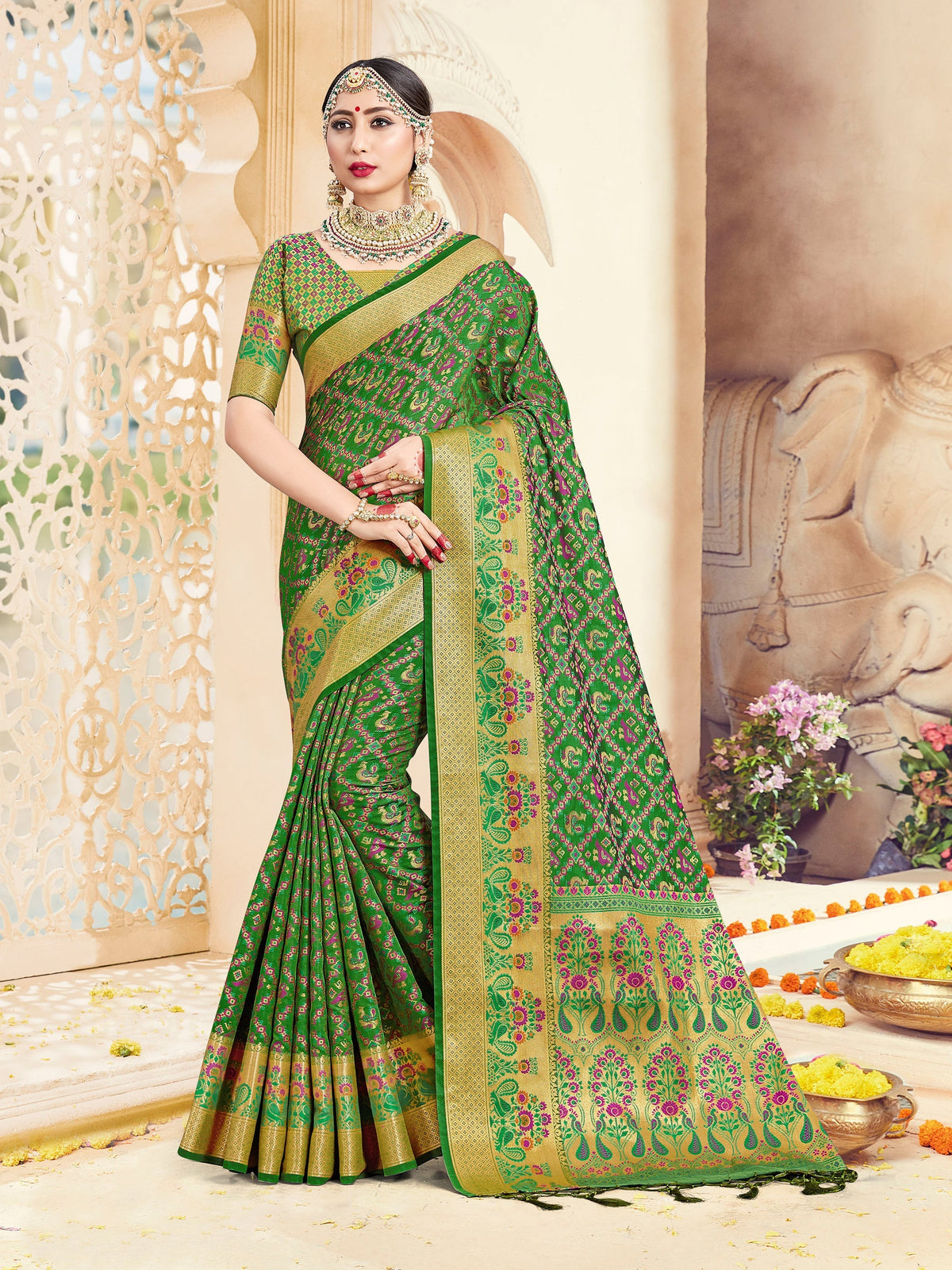 Beautiful `Green Banarasi Art Silk Woven Saree 