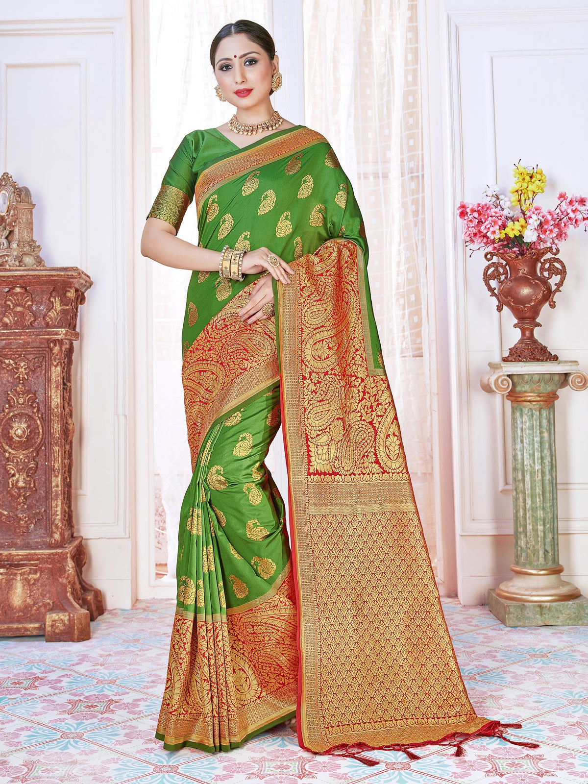 Chic Green Banarasi Art Silk Woven Saree 